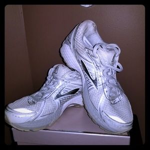 Women's Brooks 8.5
